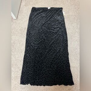 Midi velvet black animal print skirt